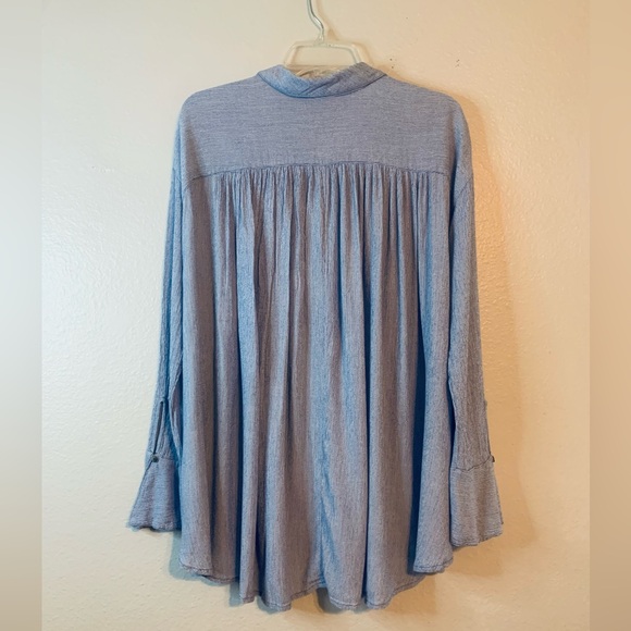 Free People Women’s Light Blue Oversized Pinstripe Button-Up Shirt. Size M - Picture 2 of 9